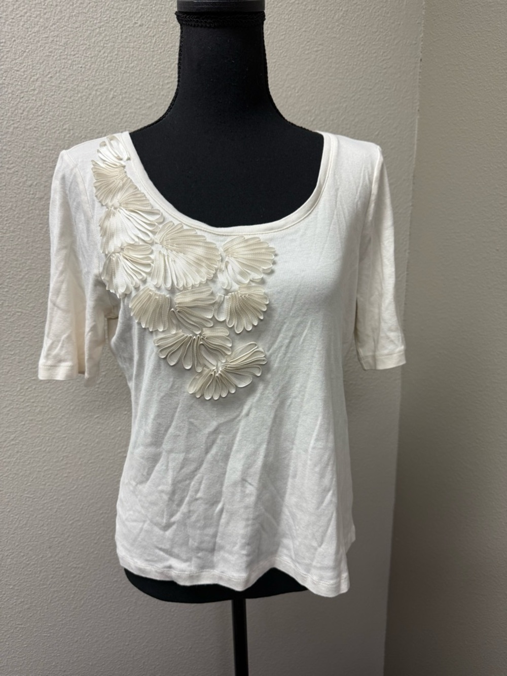 Talbots Petite Large Cream Floral Applique Tee Short Sleeve Knit Top - Picture 2 of 9
